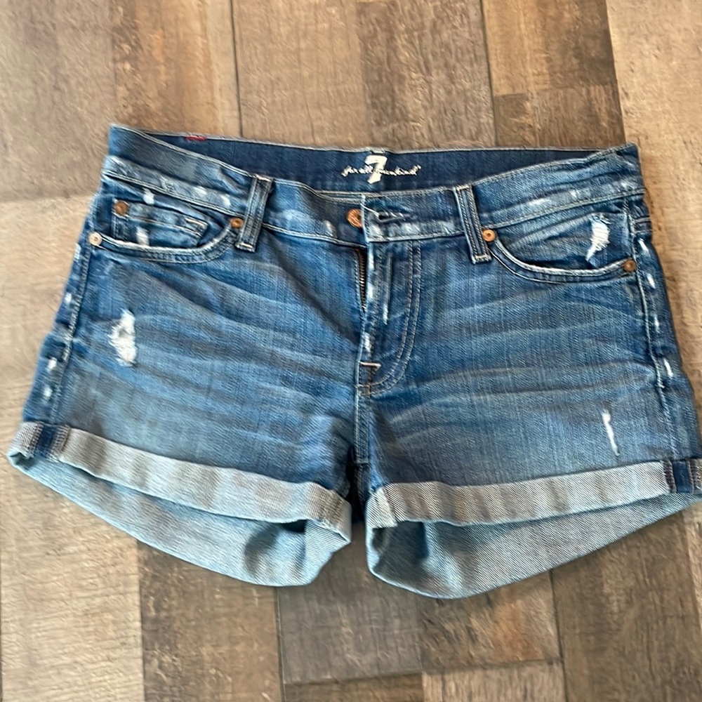 Women’s 7 for all mankind Jean shorts size 27